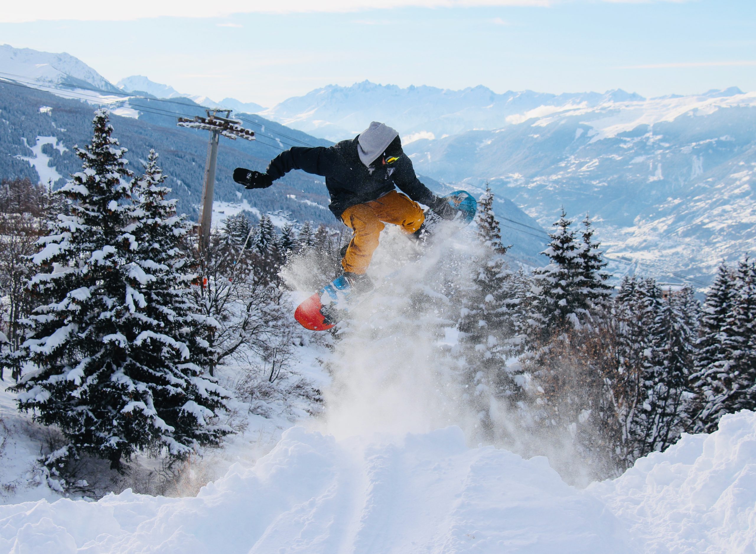 Station de ski ‚Äî panorama alpin