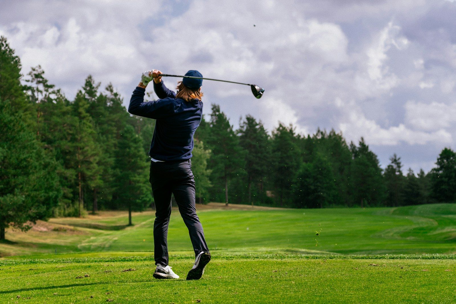 Parcours de golf au lever du soleil